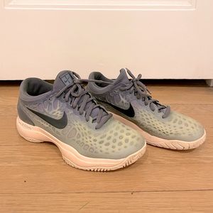 Nike tennis shoes - get out on the courts! Feel like a pro, look like a pro👟🎾